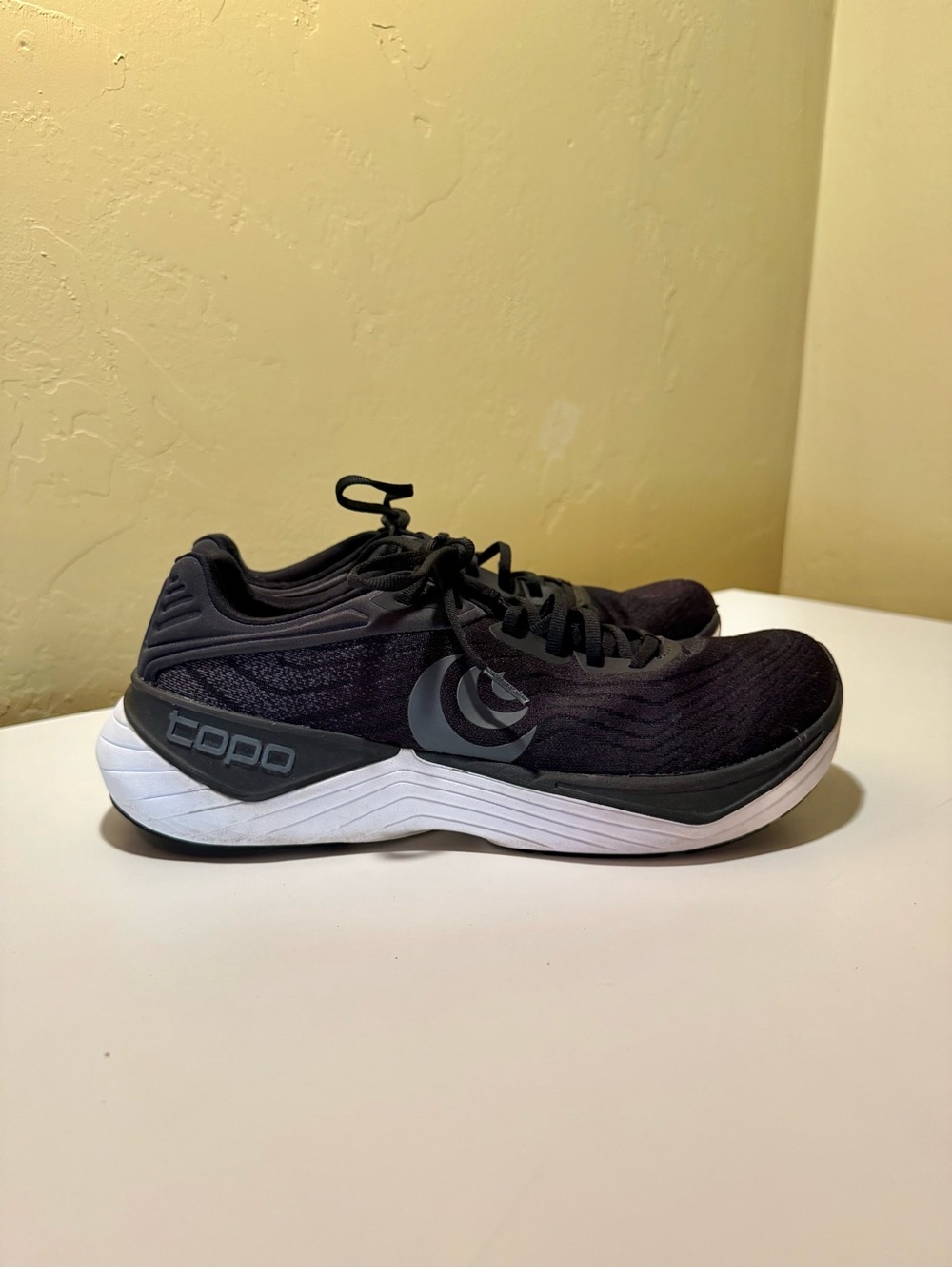 Topo Athletic Ultrafly 5 Womens’s Size 9.5